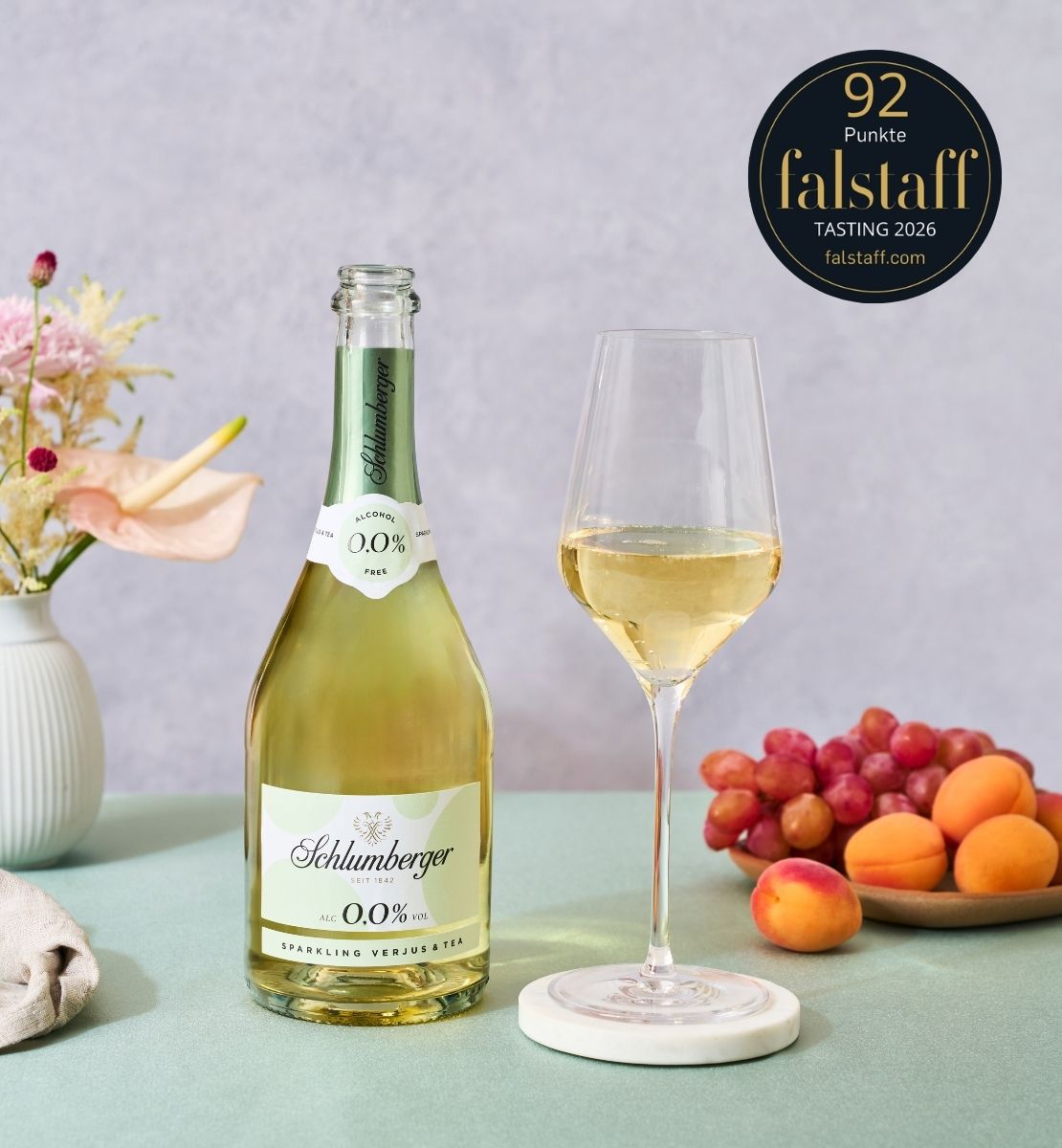 Verjus mit Marillen mit Glas