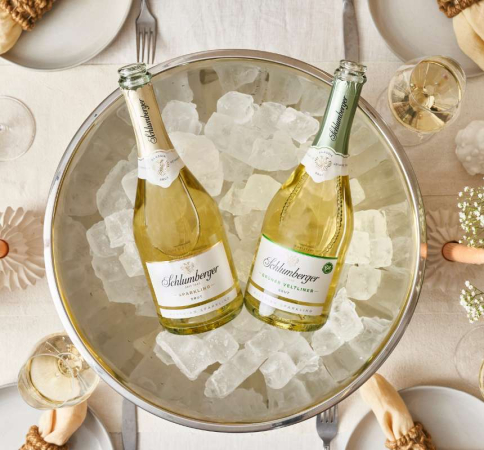 Sparkling Brut und Grüner Veltliner Brut in einem Sektkühler
