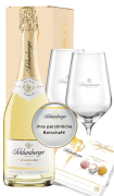 Muttertagspaket mit einer personalisierten Sparkling Flasche, zwei Weingläsern und 1 Schachtel Pralinen
