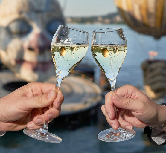 Schlumberger Sektglas Exklusiv beim Anstoßen bei den Bregenzer Festspielen