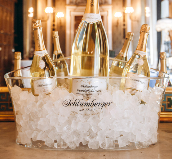 Schlumberger Magnum Kühler, Reserve gefüllt mit verschiedenen Schlumberger Sparkling Brut Klassik Produkten