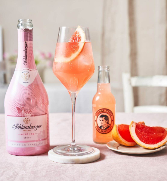Pink Grapefruit Spritz mit Rosé Ice Secco und Thomas Henry