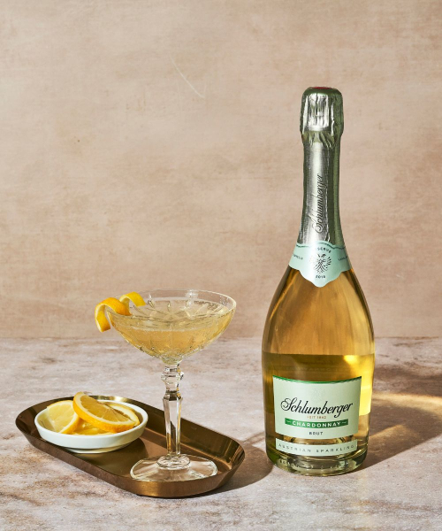 French 75 serviert in einer Champagnerschale