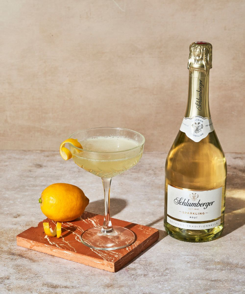 French 75 with a Cabaret Twist in Champagnerschale