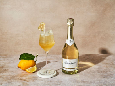 Nonino Aperitivo Spritz serviert in einem Weinglas